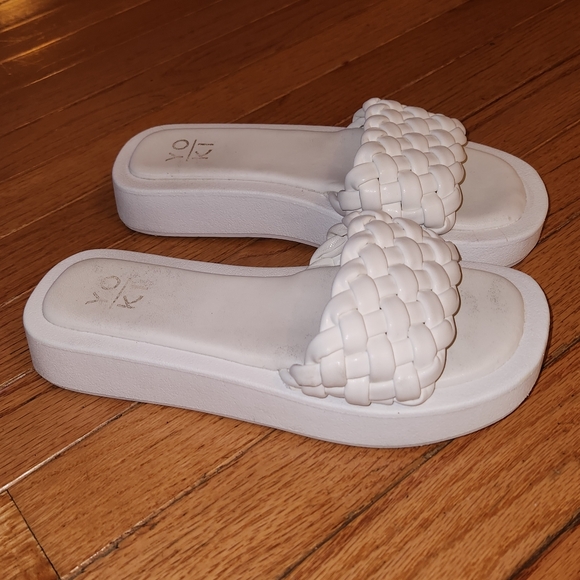 YOKI Women's Platform Sandals - Picture 4 of 9